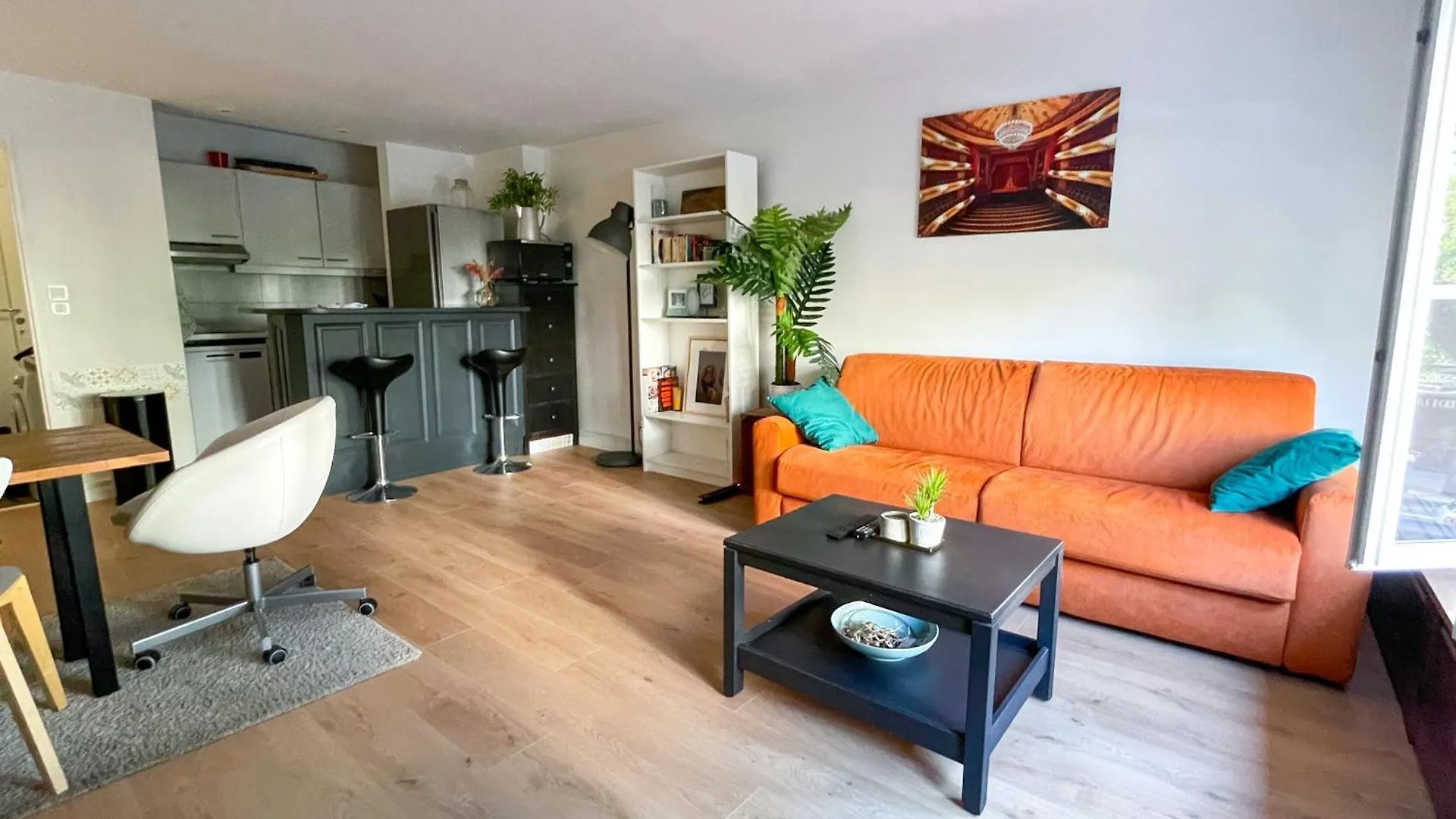 Spacieux Appartement En Plein Coeur De Paryż 0*,  Francja
